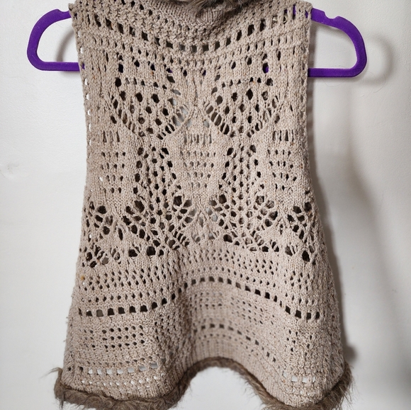 Beige crotchet vest with faux fur trim M - Picture 3 of 6